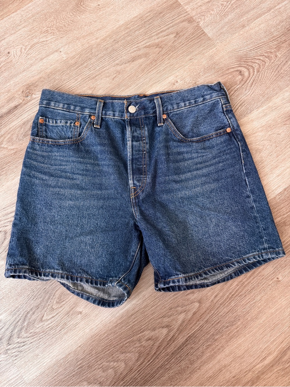 Levi’s 501 Denim Blue Jean Button Fly Shorts Women’s 31 Dark Wash - Picture 2 of 7